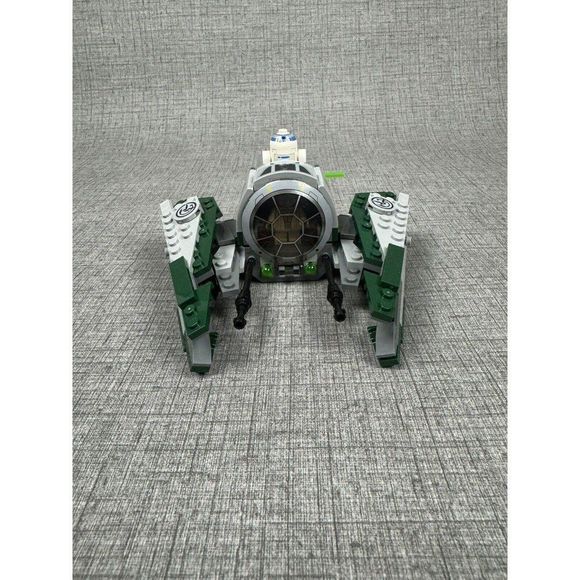 LEGO Star Wars: Yoda's Jedi Starfighter (75360) - Picture 1 of 6